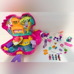 Polly Pocket Flamingo Party play-set - 2 additional Polly dolls included